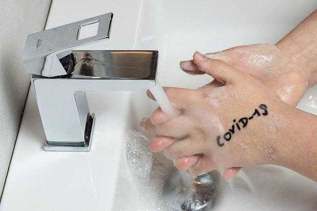 mencuci tangan